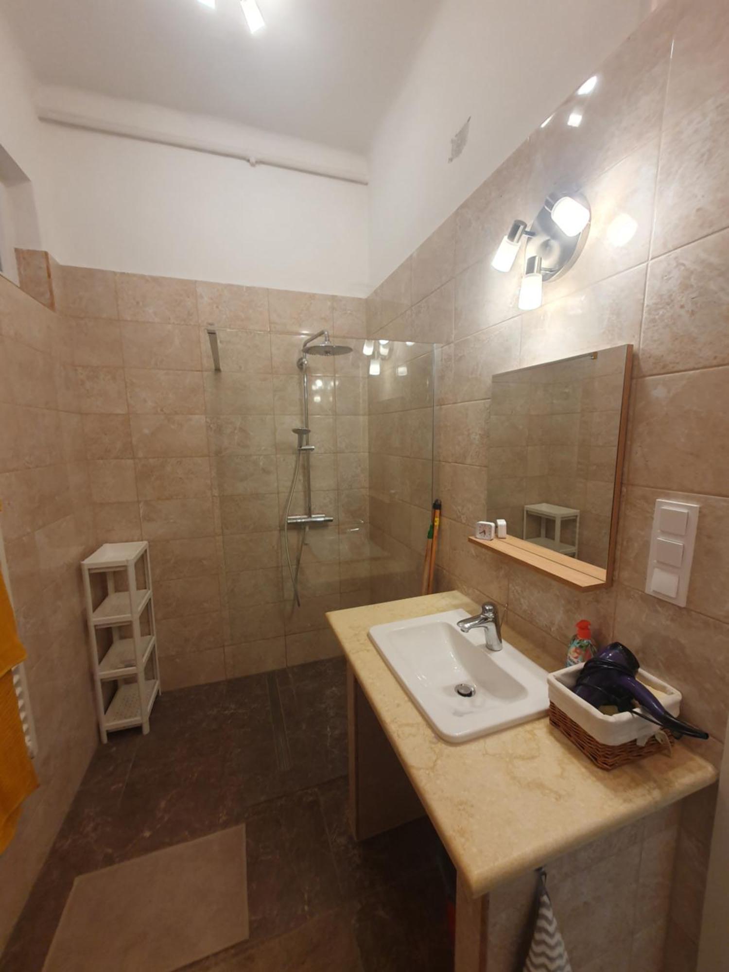 Serena Near Boulvard With Ac Budapest Exterior photo